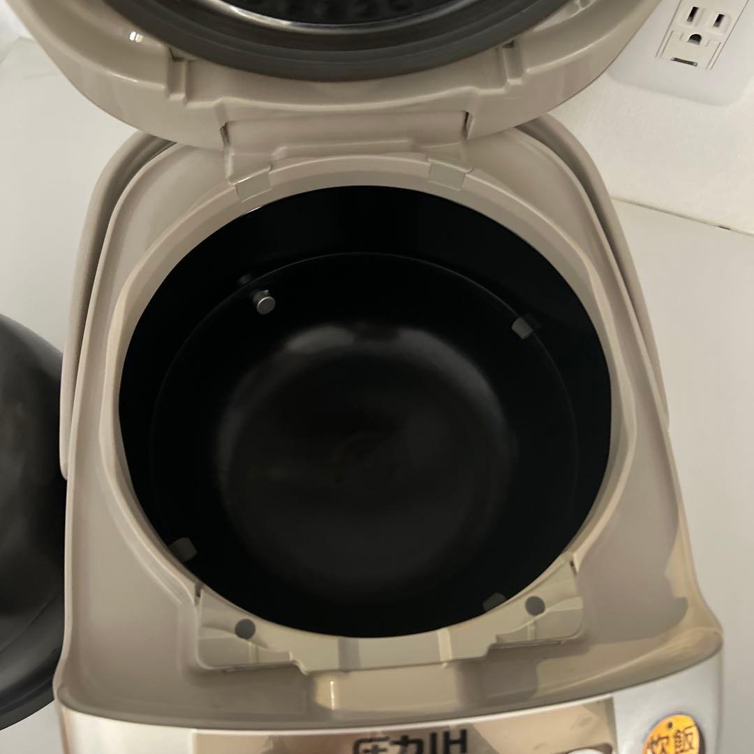 圧力IH炊飯器 NP-HH10 シルバー。象印5号炊き