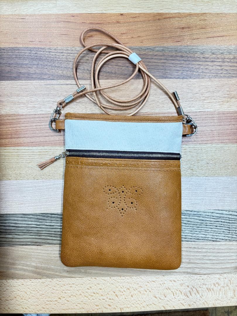 本革×帆布 サコッシュ 茶 蝶柄 金具色シルバー ショルダーバッグ