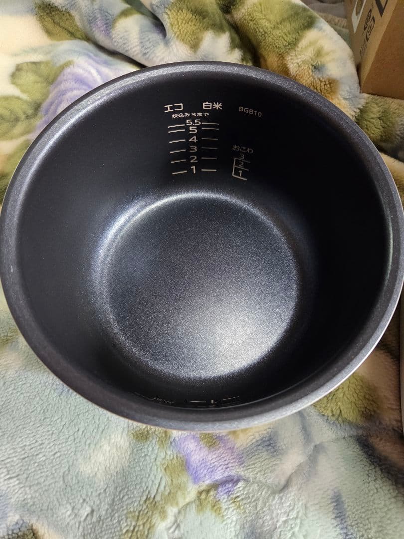 TIGER 炊飯器 マイコン炊飯ジャー　炊きたて　ホワイト　5.5合炊き