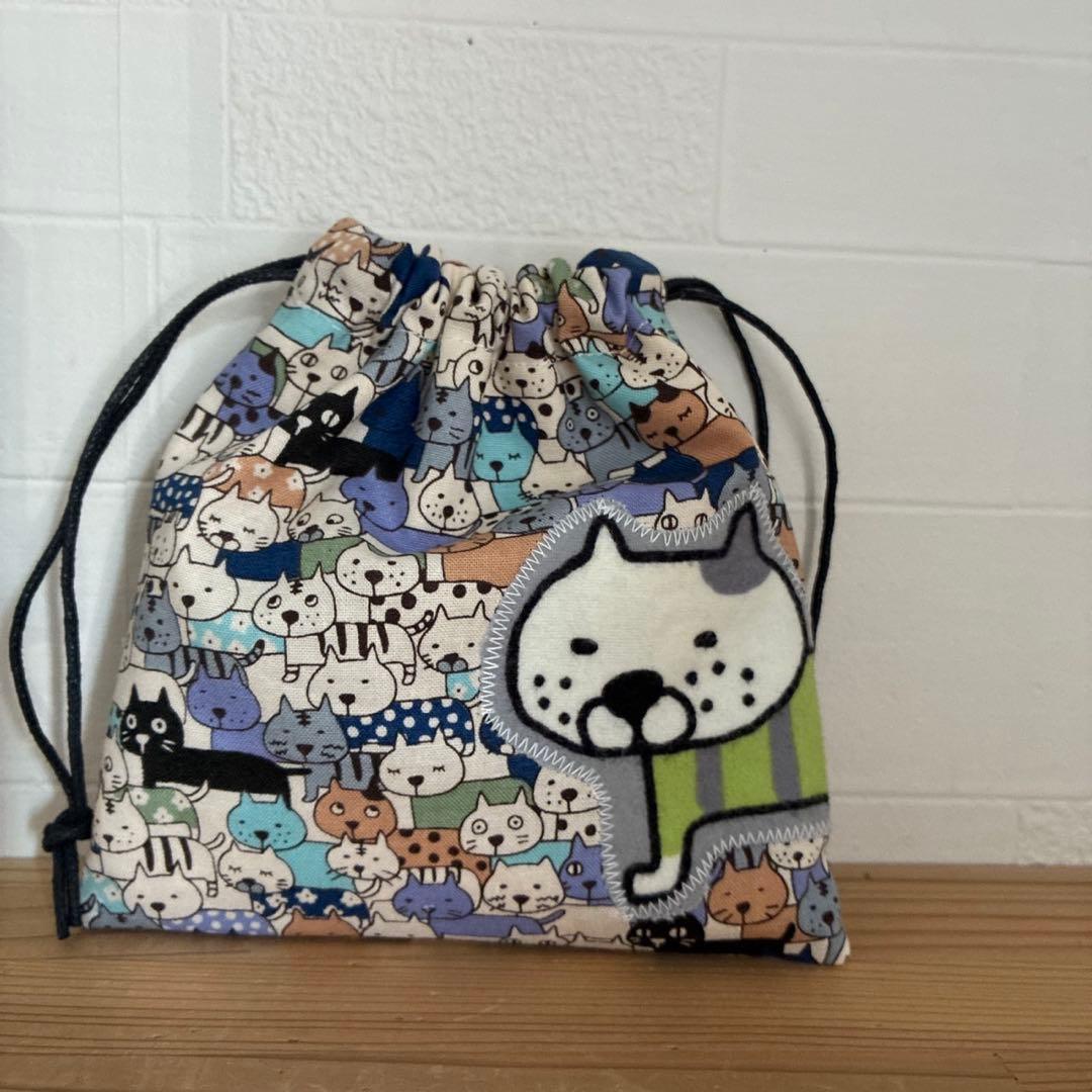 感謝価格　 巾着　猫柄　ハンドメイド　小物入れ　おやつ入れ　サニタリー入れ
