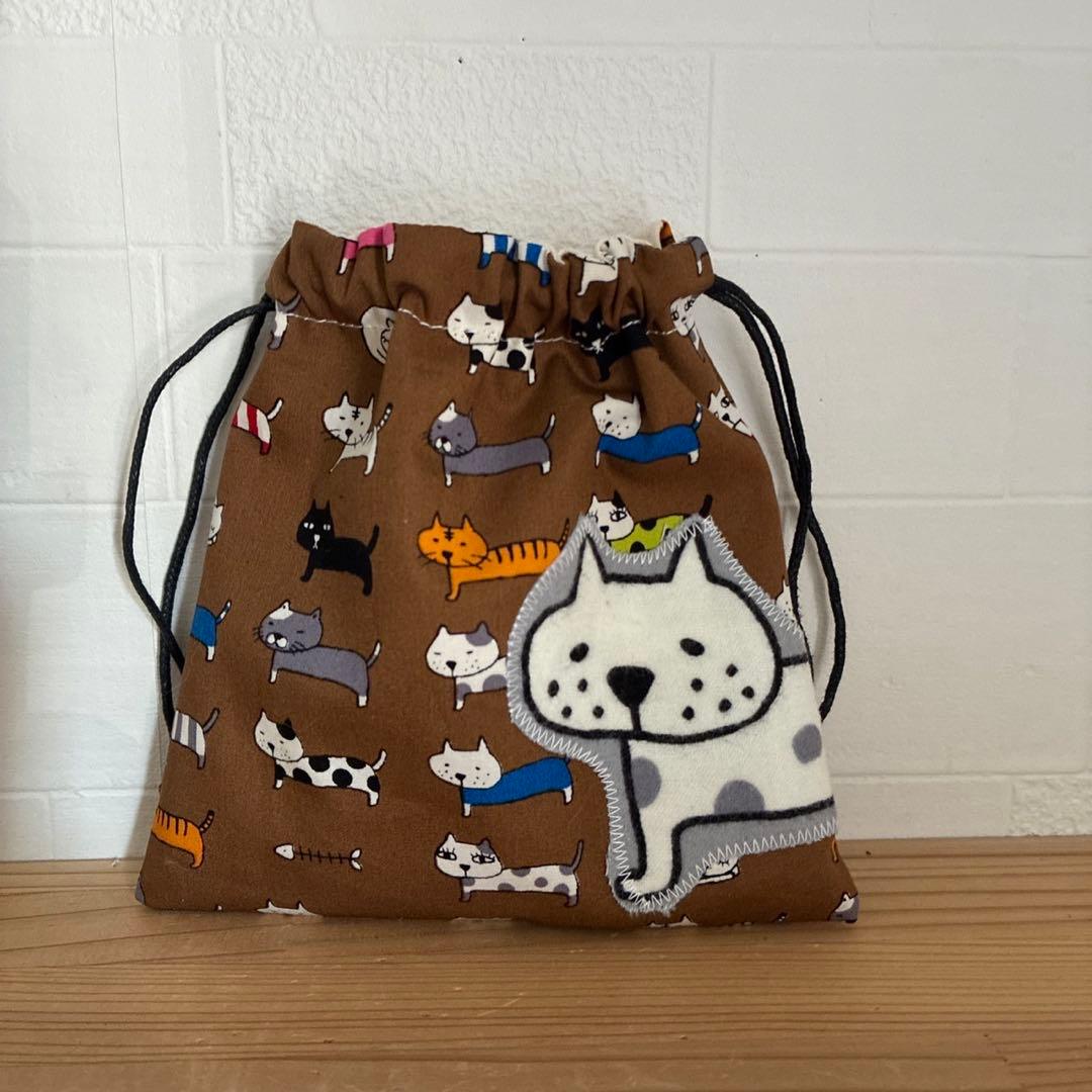 感謝価格　 巾着　猫柄　ハンドメイド　小物入れ　おやつ入れ　サニタリー入れ