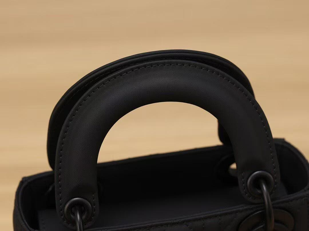 Dior 《人気》✨ 状態良好ブラック キルティングバッグ