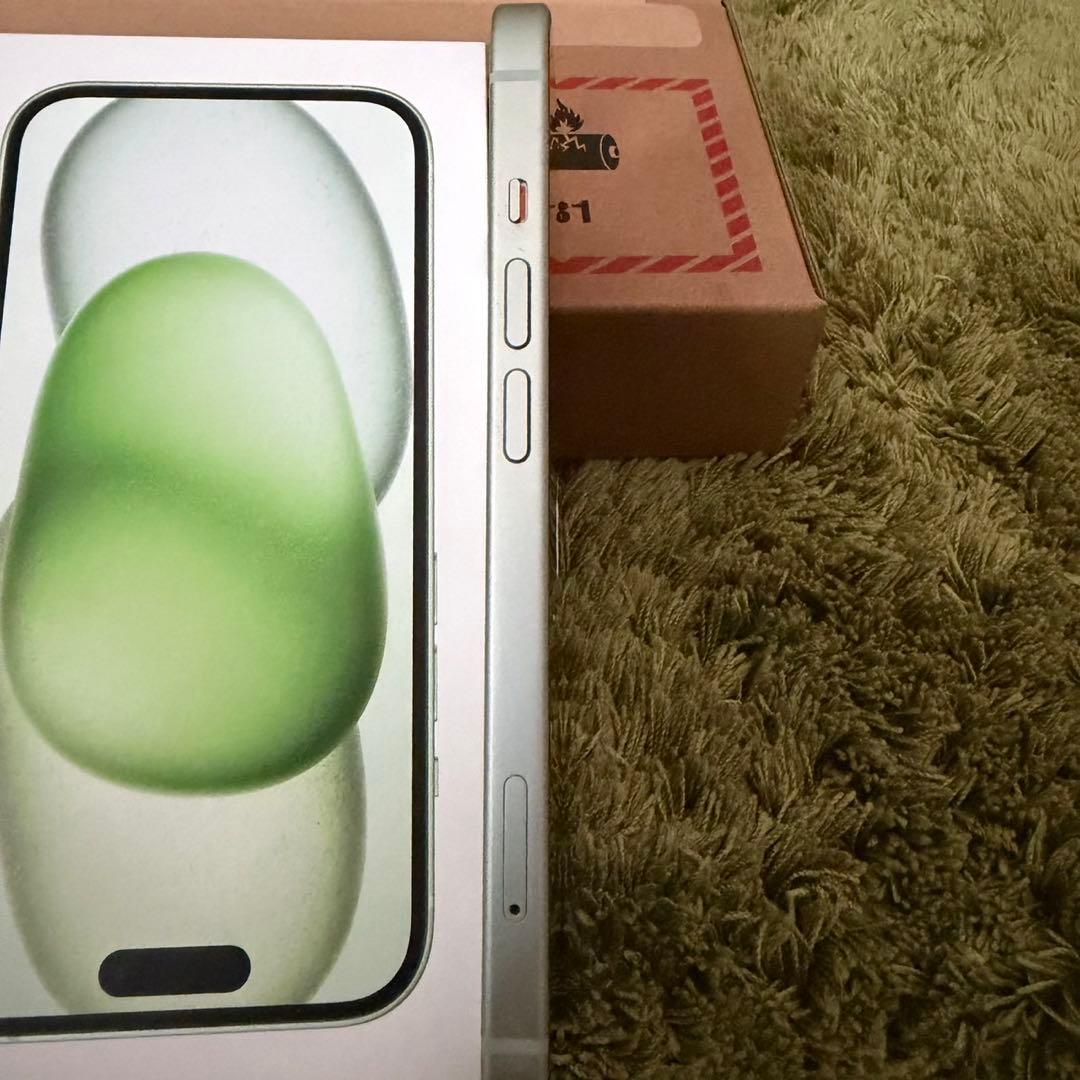 【美品】iPhone 15 256GB グリーン SIMフリー