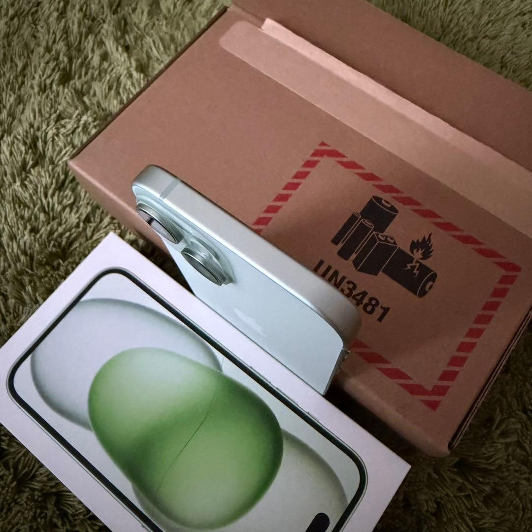 【美品】iPhone 15 256GB グリーン SIMフリー