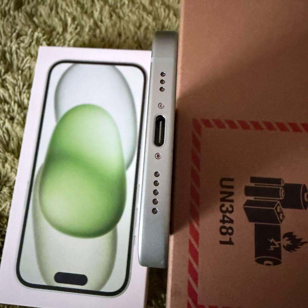 【美品】iPhone 15 256GB グリーン SIMフリー