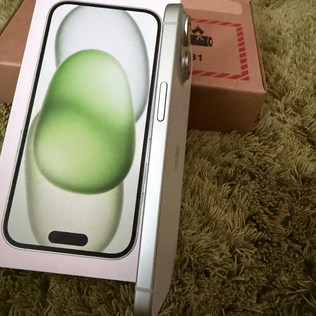 【美品】iPhone 15 256GB グリーン SIMフリー