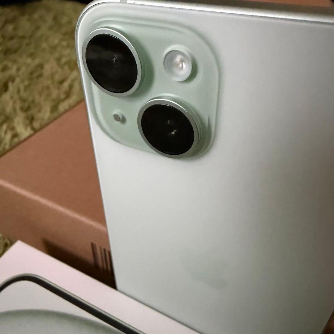 【美品】iPhone 15 256GB グリーン SIMフリー