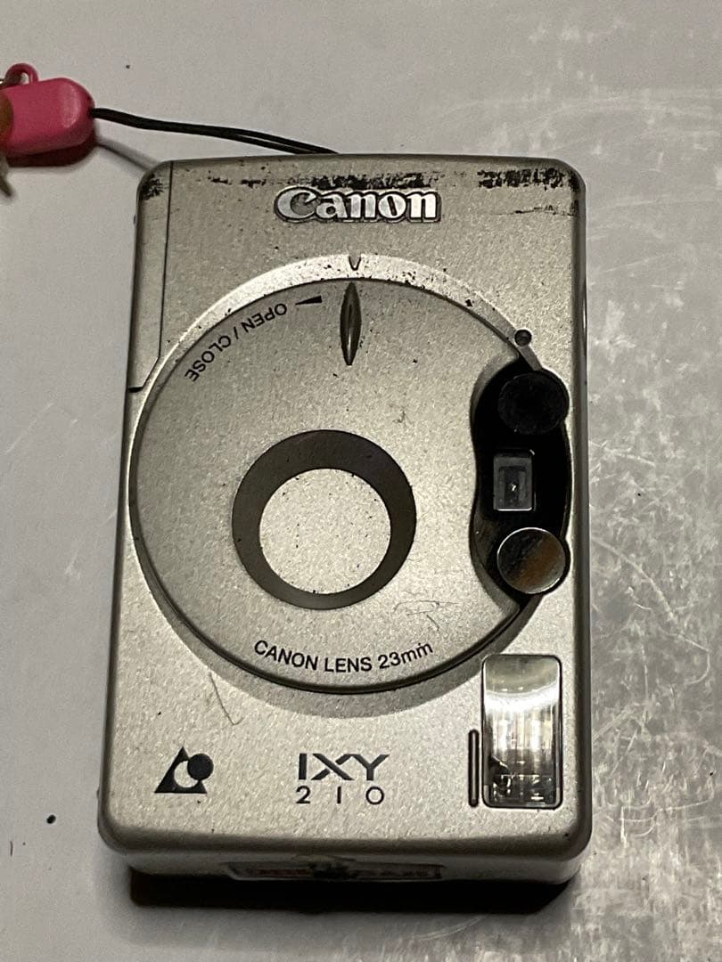 キヤノン・IXY210。電池／CR2【作動不確認　現状品　外部　多少の傷あり】。