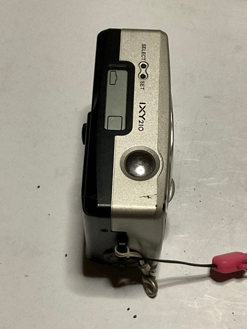 キヤノン・IXY210。電池／CR2【作動不確認　現状品　外部　多少の傷あり】。