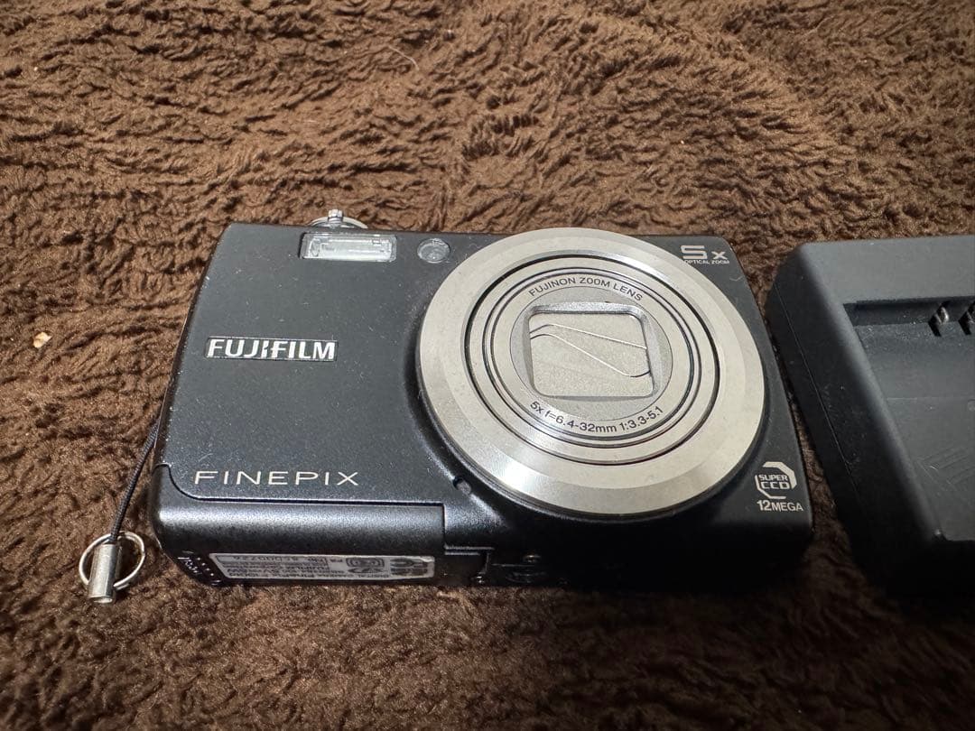 FUJIFILM FINEPIX F100fdコンパクトデジタルカメラ