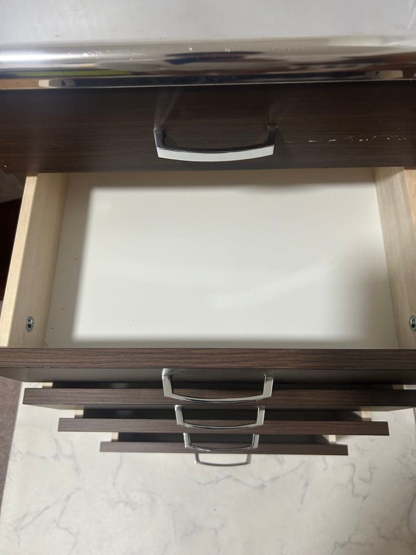 キャスター付きワゴン おおよそ幅45㌢✖︎奥行45㌢✖︎高さ85㌢