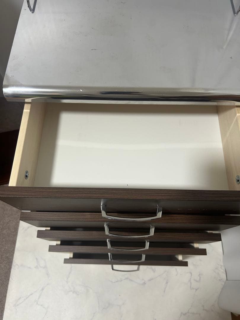 キャスター付きワゴン おおよそ幅45㌢✖︎奥行45㌢✖︎高さ85㌢