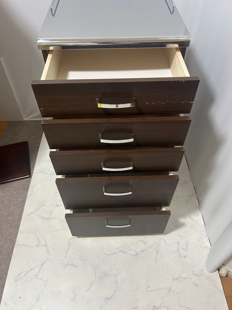 キャスター付きワゴン おおよそ幅45㌢✖︎奥行45㌢✖︎高さ85㌢