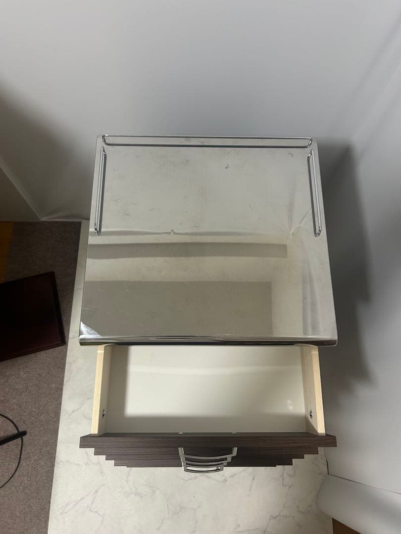 キャスター付きワゴン おおよそ幅45㌢✖︎奥行45㌢✖︎高さ85㌢