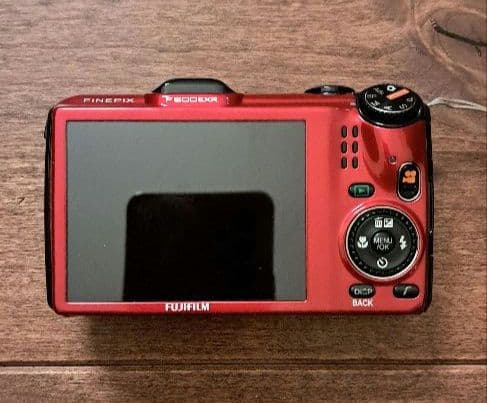 Fujifilm FinePix F600EXR 赤