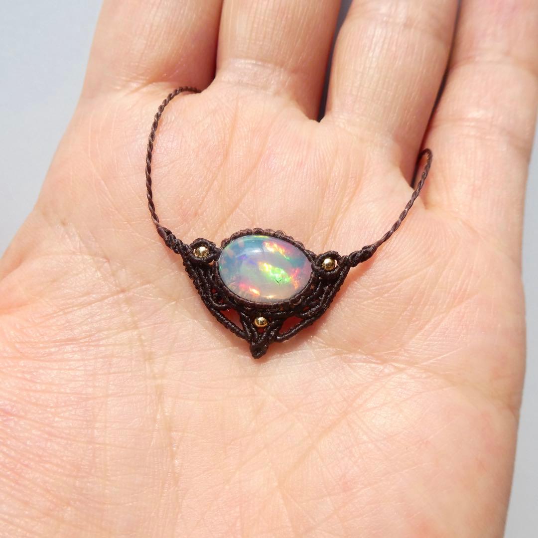 虹色オパールのマクラメネックレス