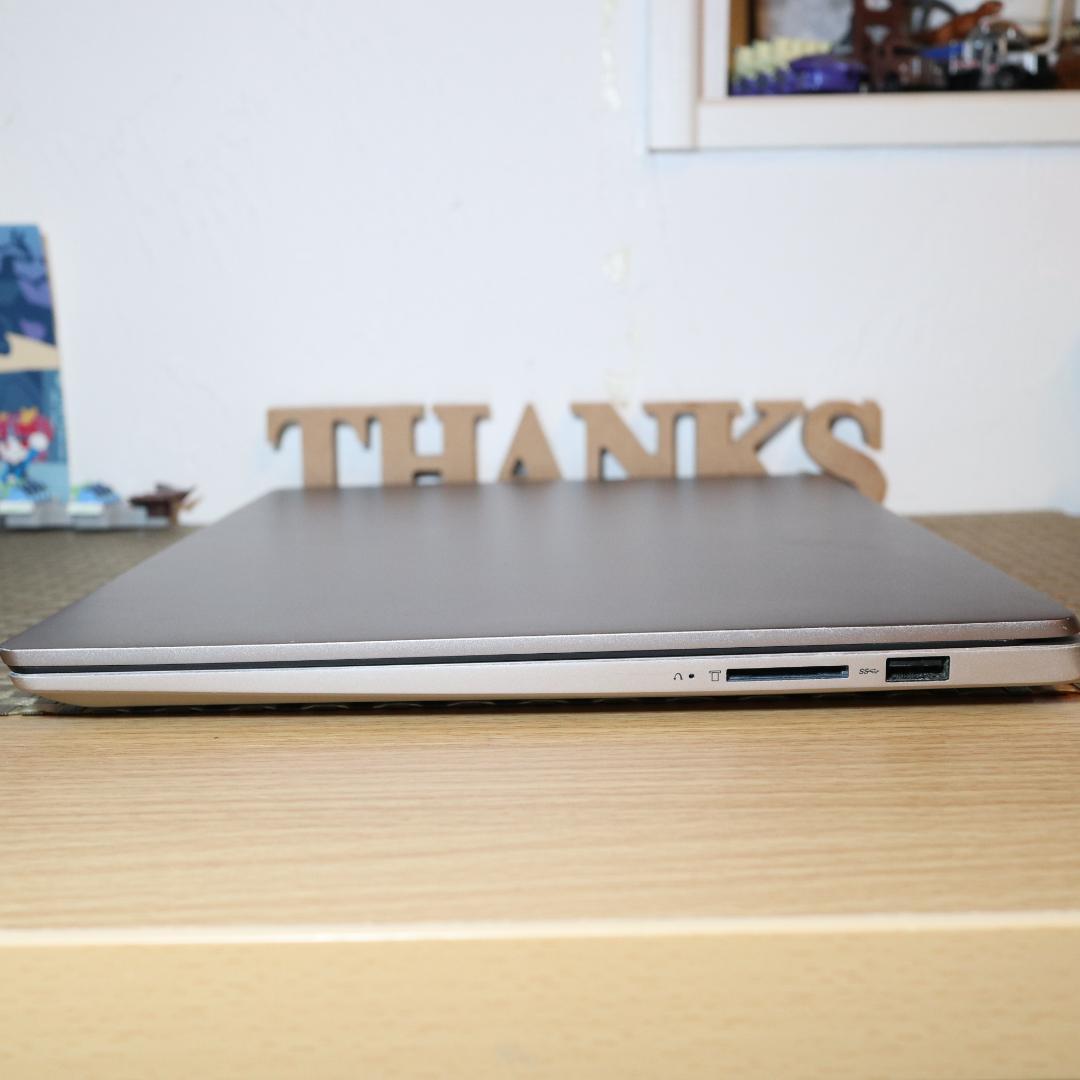 小型！Win11公式対応8世代Corei5/SSD/メ8/FHD/無線/光るキー
