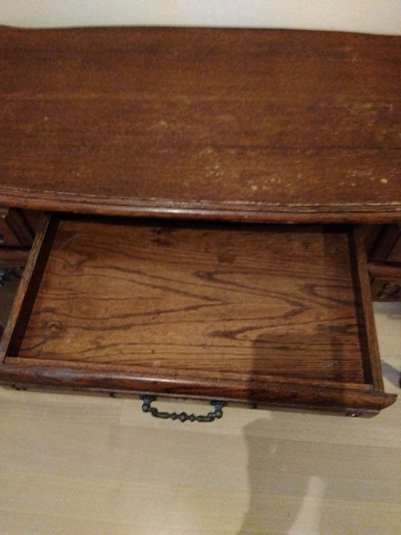 中古　海外輸入家具　ルーマニア製 デスク 机 ドレッサー 猫足 アンティーク調