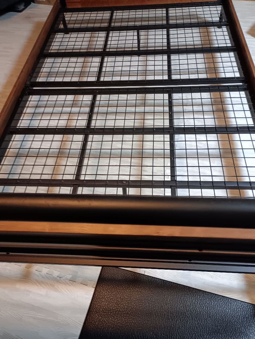 新春セール！札幌市近郊の方限定！送料無料！ニトリ セミダブルパイプベッド ダンテ