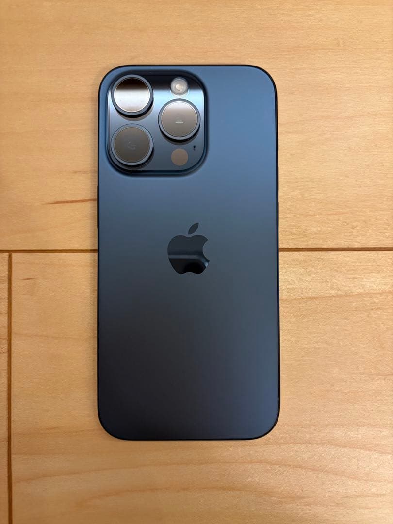 【値下げ・極美品】iPhone 15 Pro (新品カバー、フィルム付き)