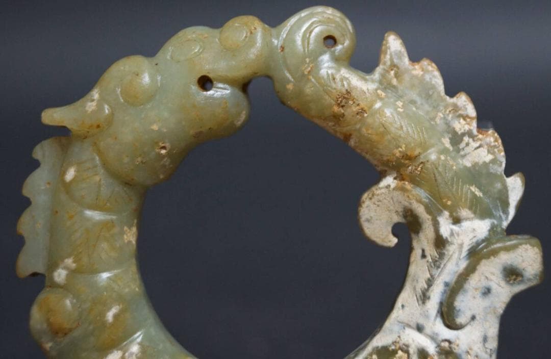 古代 和田玉(ホータン)細工立体彫り『古代龍』玉環龍佩根付 緒締玉 提げ物装飾品