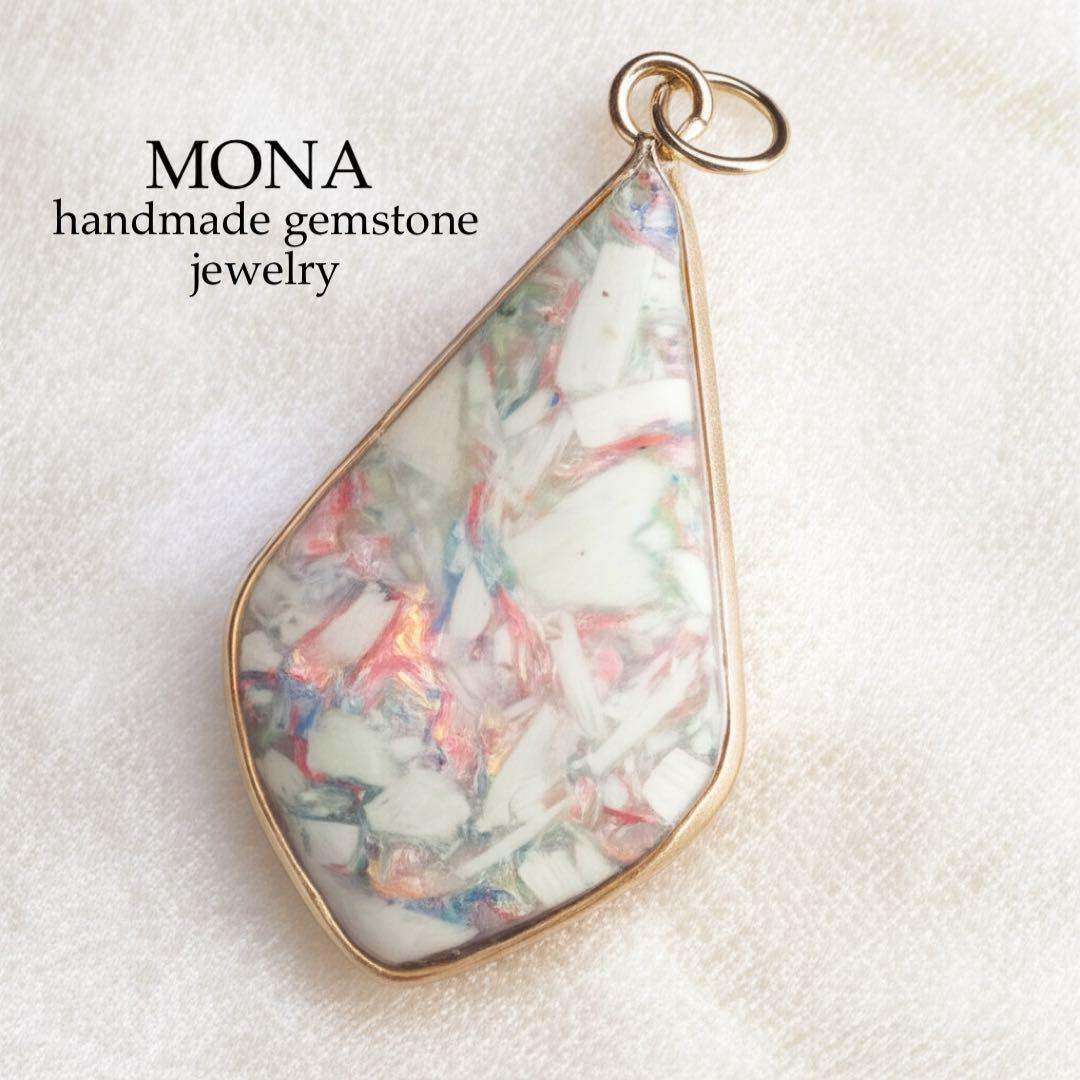 【Noel】高品質ホワイトシェル彫刻の大粒ネックレストップ