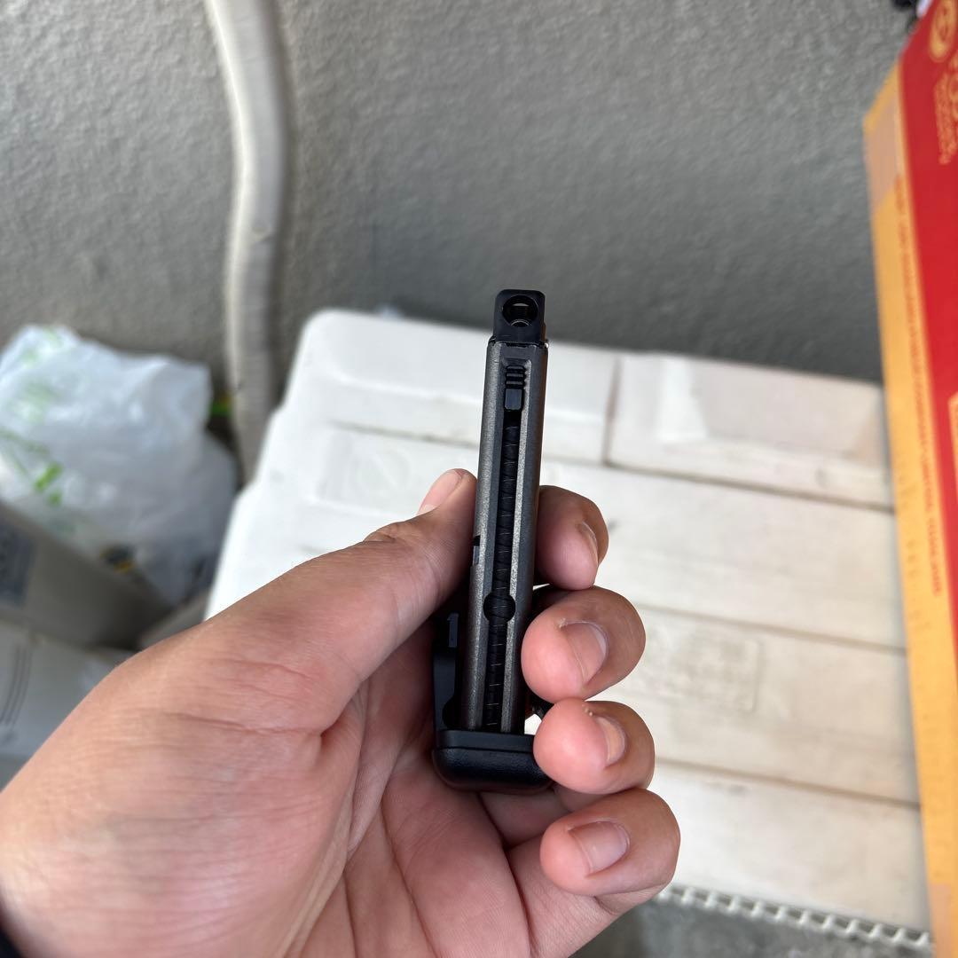 ガスガン（東京マルイ製、プラスチック製、対象年齢18才以上、ガスなし）(箱なし)