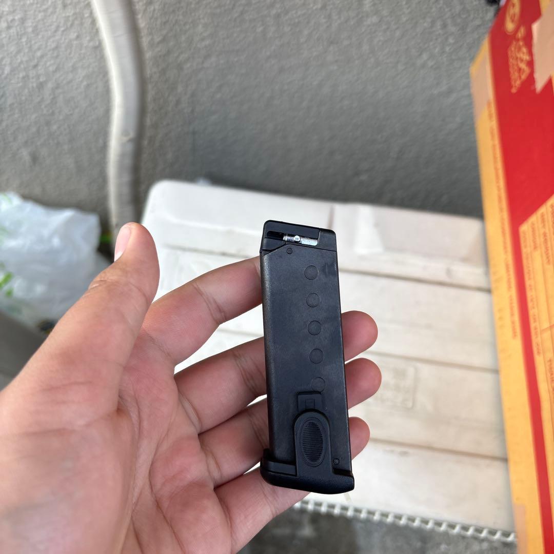 ガスガン（東京マルイ製、プラスチック製、対象年齢18才以上、ガスなし）(箱なし)