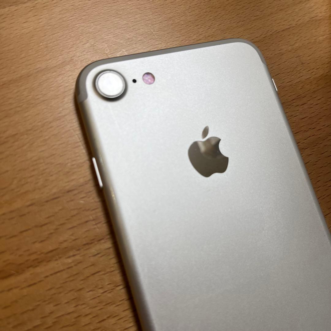iPhone 7（シルバー／32GB）　シムロックなし