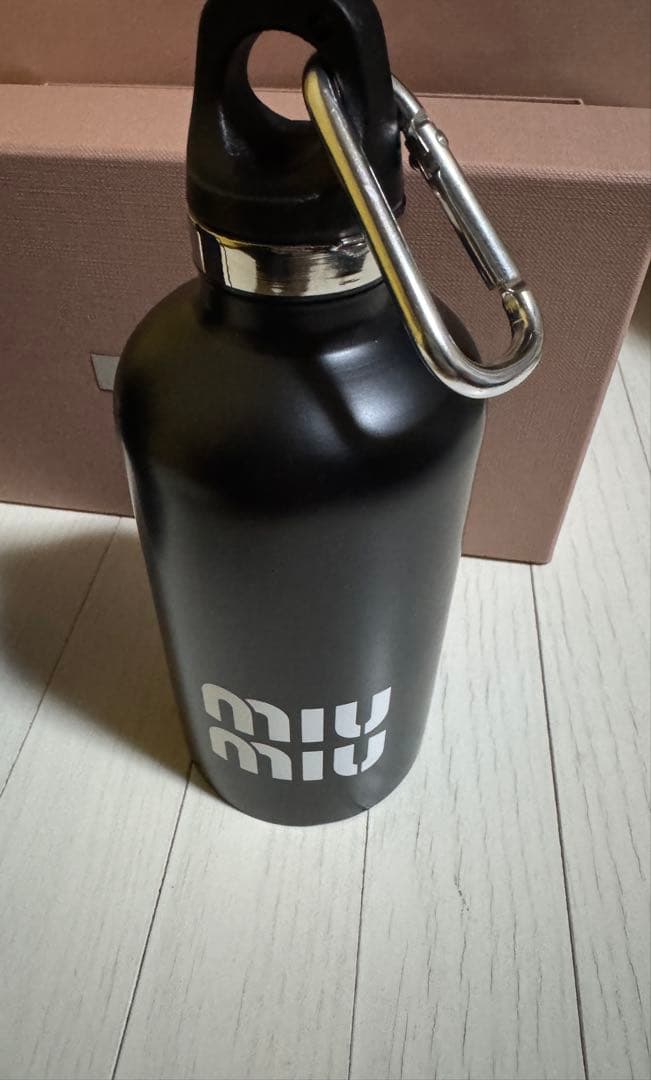新品❣️miumiu❣️ステンレスボトル❣️水筒＋ケース　ブラック