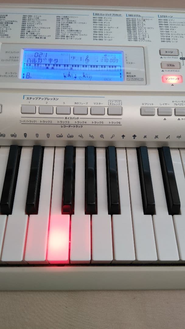 CASIO 光ナビゲーション キーボード 61鍵盤 LK-208