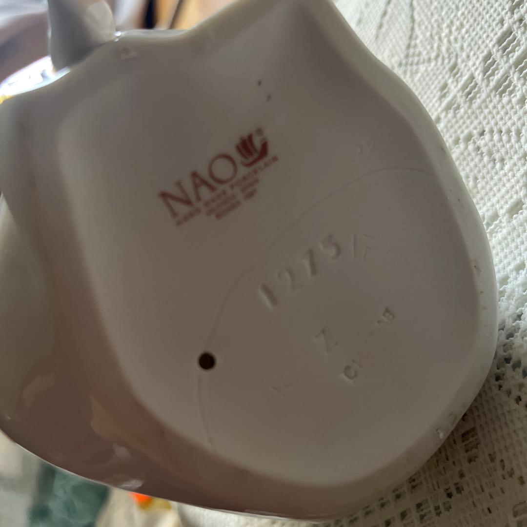 リヤドロ ナオ 女の子 羊 置物 フィギュリン 陶器人形ミルクをあげる少女