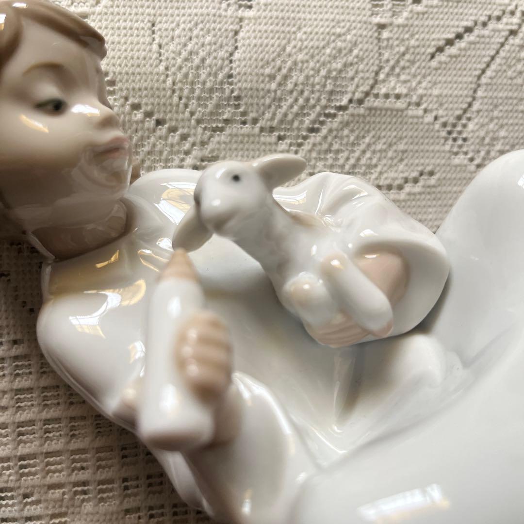 リヤドロ ナオ 女の子 羊 置物 フィギュリン 陶器人形ミルクをあげる少女