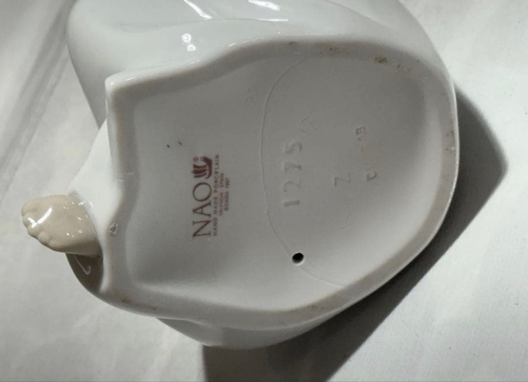 リヤドロ ナオ 女の子 羊 置物 フィギュリン 陶器人形ミルクをあげる少女