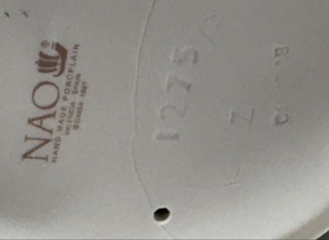 リヤドロ ナオ 女の子 羊 置物 フィギュリン 陶器人形ミルクをあげる少女