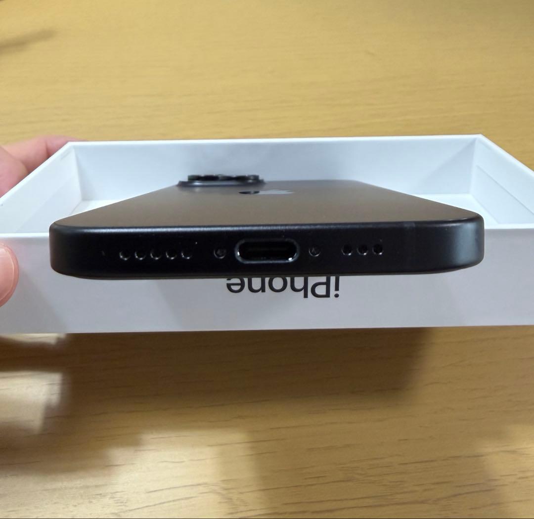 【週末値下げ】iPhone 15 Black 256GB SIMフリー +ケース