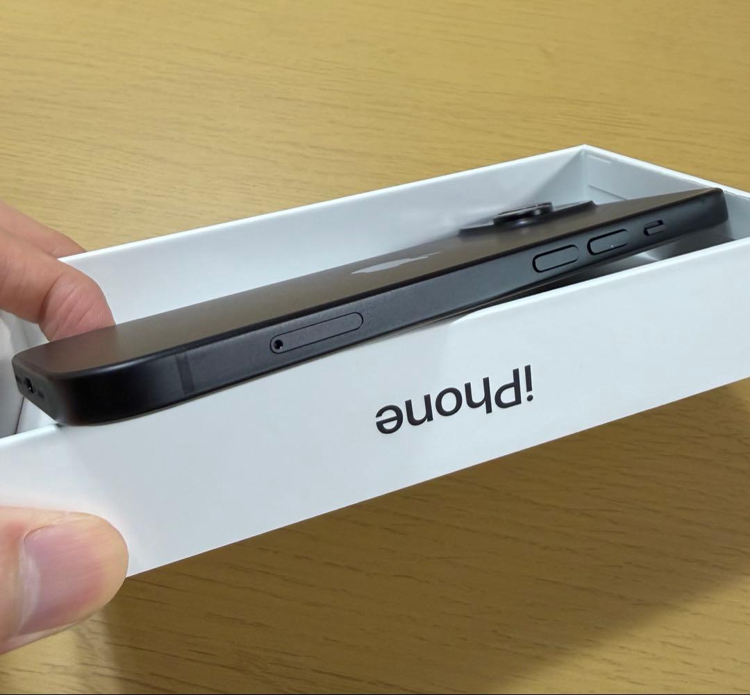 【週末値下げ】iPhone 15 Black 256GB SIMフリー +ケース