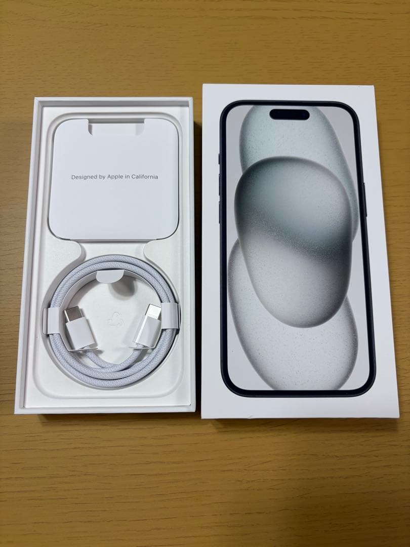 【週末値下げ】iPhone 15 Black 256GB SIMフリー +ケース