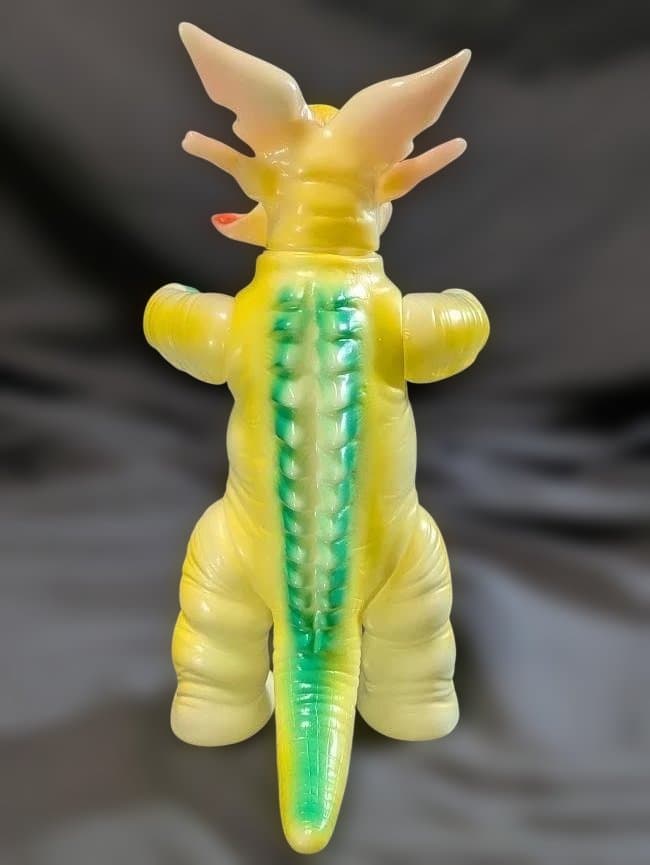 ガボラ 蓄光版「ウルトラマン」登場怪獣（ブルマァク復刻）ソフビフィギュア