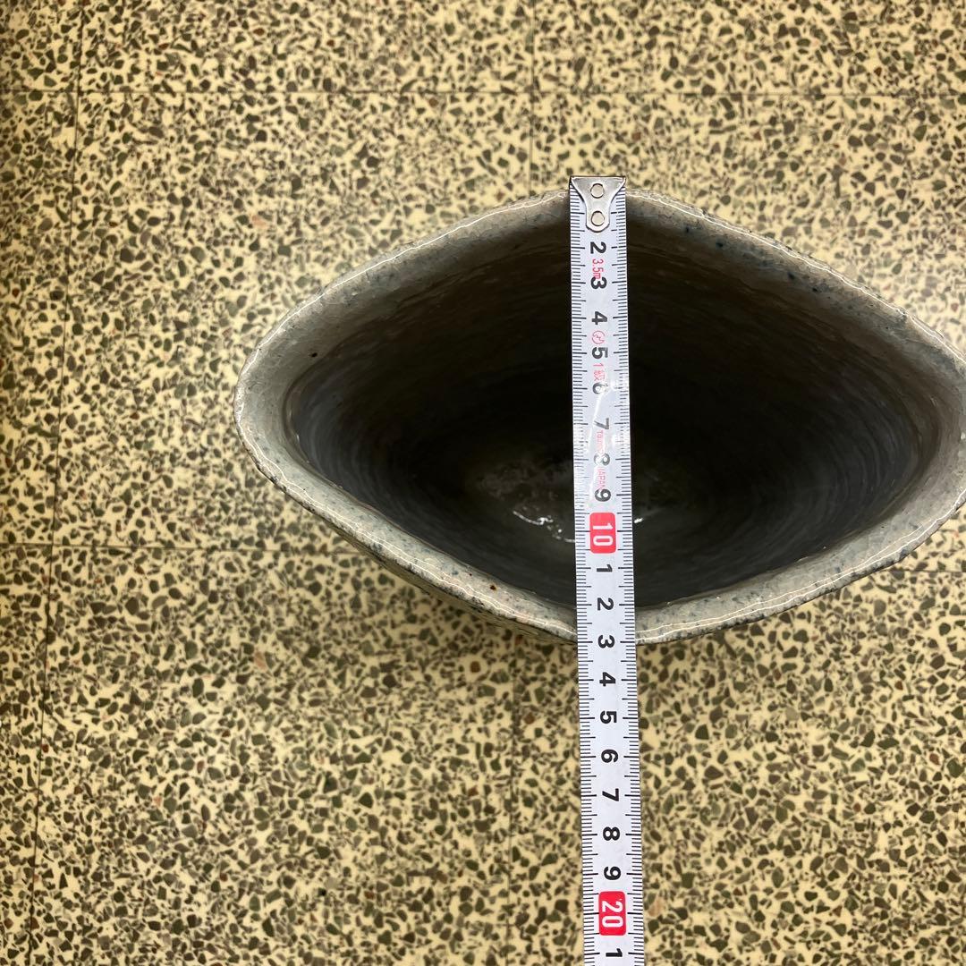 お値下げしました。信楽焼手造り花器吹藍楕円