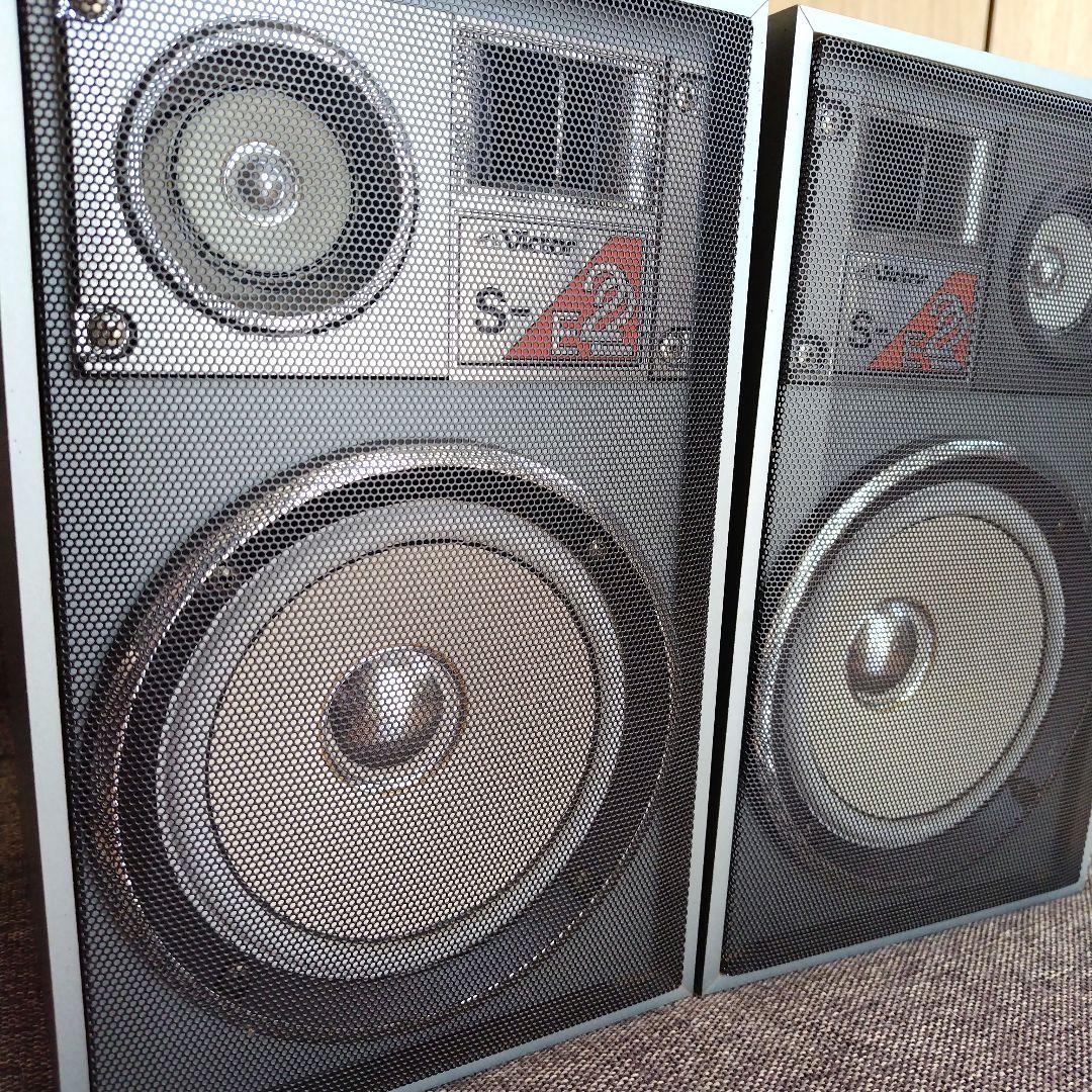 ビクター　ミニコンポ ダブルカセット・レコードプレーヤー　R-E22/L-E22