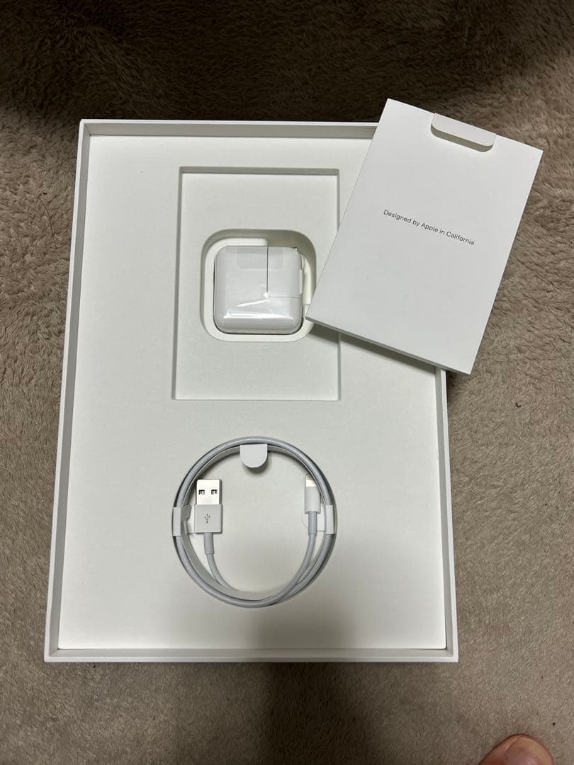 iPad 第7世代 Wi-Fi+Cellularモデル 32GB シルバー 美品