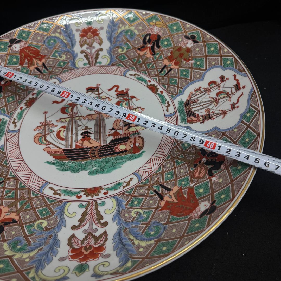 有田焼　秀峰窯　金彩錦手南蛮人黒船文　45cm 飾皿　絵皿