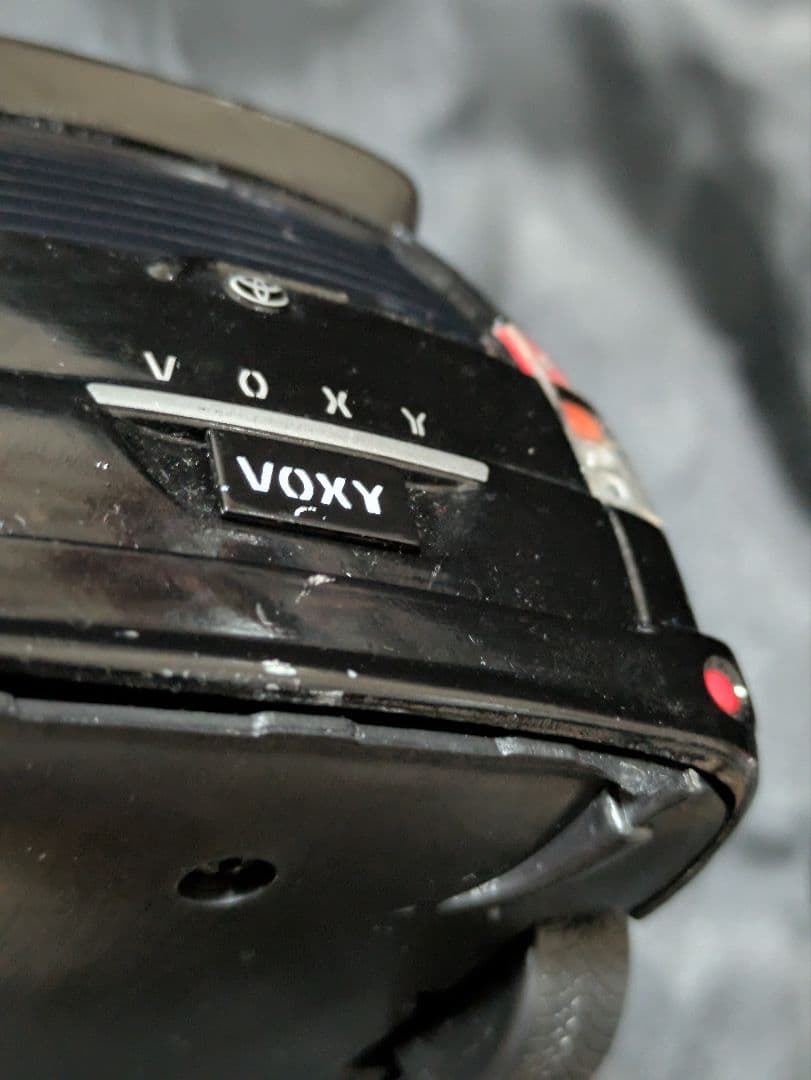 トヨタ　ヴォクシー　カラーサンプル　1/24