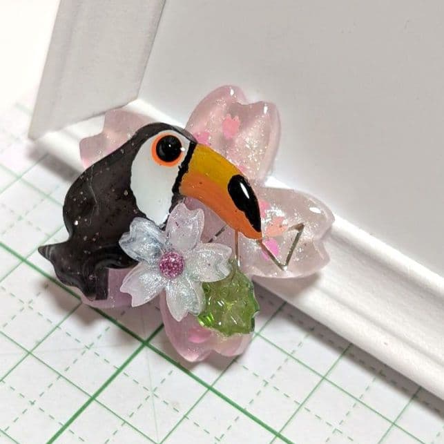 オニオオハシ1　レジンヘアゴム　桜　メタルパーツ△
