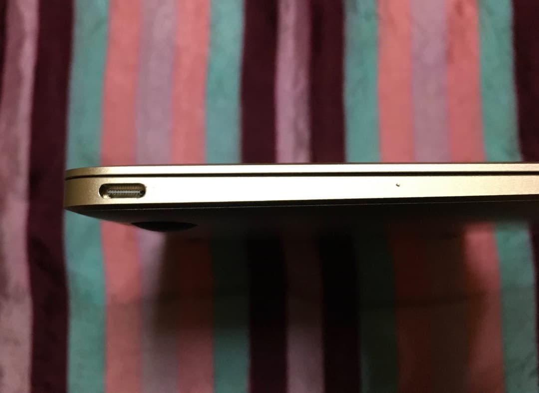 Apple MacBook 2015 8GB 250GB WIN11 化粧箱AC