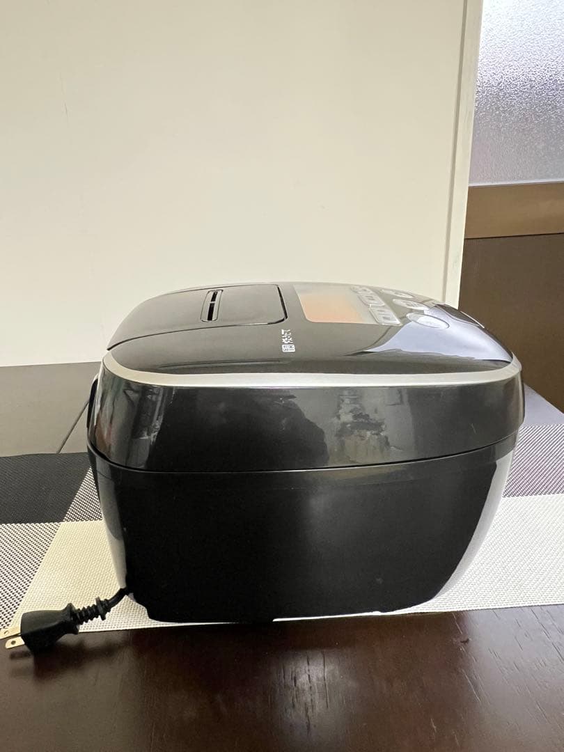 【美品】タイガー魔法瓶 圧力IH炊飯ジャー5.5合JPC-K10土鍋コーティング