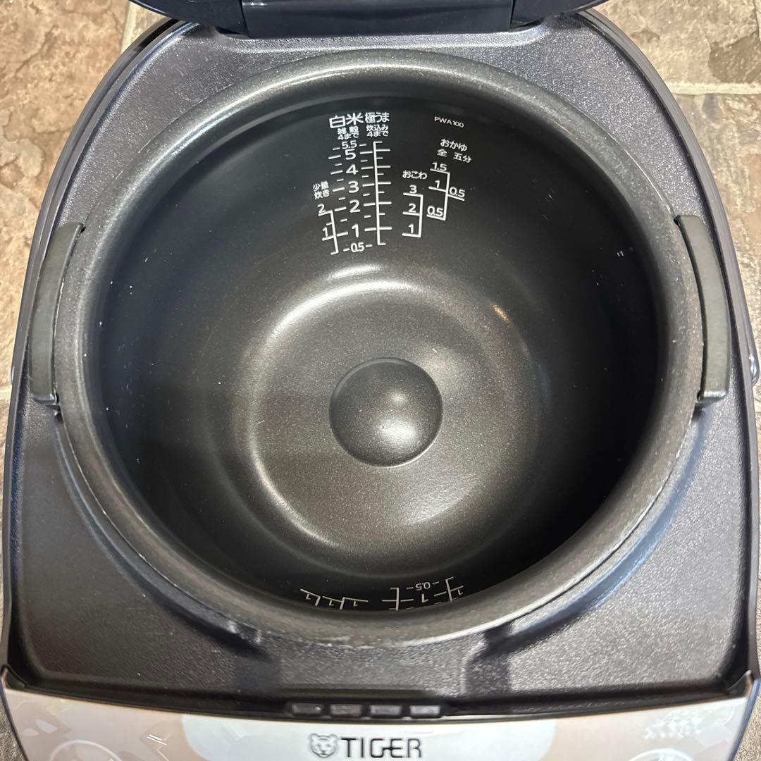 TIGER 炊飯器　2022年製　5.5合炊き