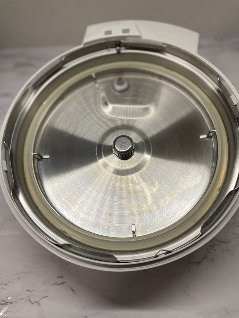 『美品』電気圧力鍋 PC-MA4-W 4.0L IRIS OHYAMA