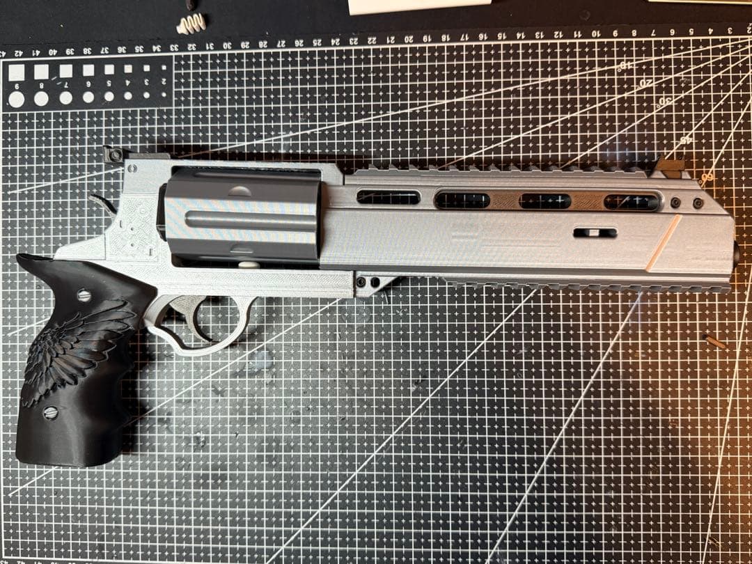 RE9 リボルバー 可動モデル(発射能力なし）